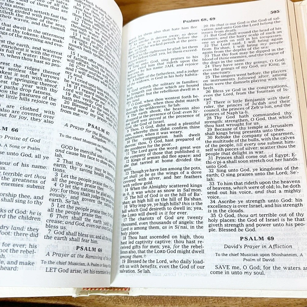 Vintage 1976 United Auto Memorial Holy Bible in Cedar Box KJV King James Version